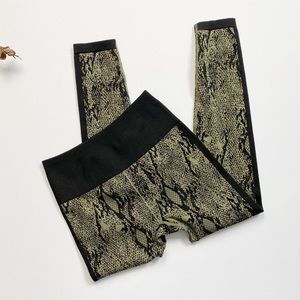 Fabletics high rise multi print power hold legging